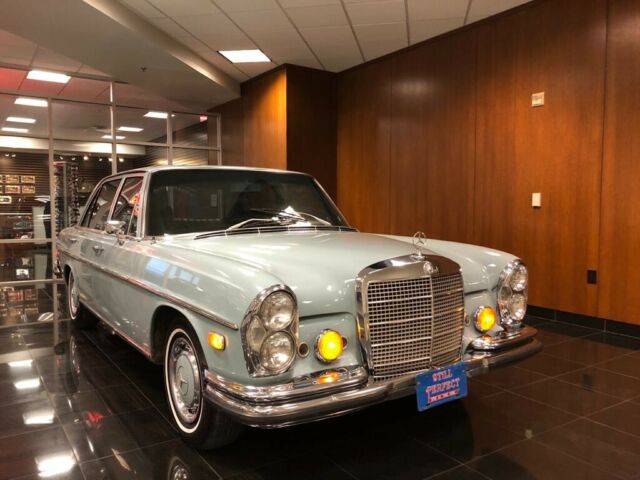 Mercedes-Benz 280 SE 1972 image number 1