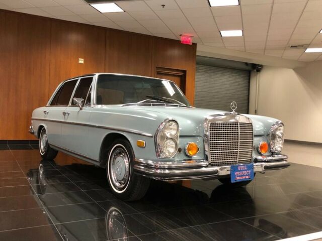 Mercedes-Benz 280 SE 1972 image number 10