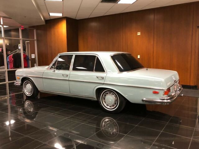 Mercedes-Benz 280 SE 1972 image number 11