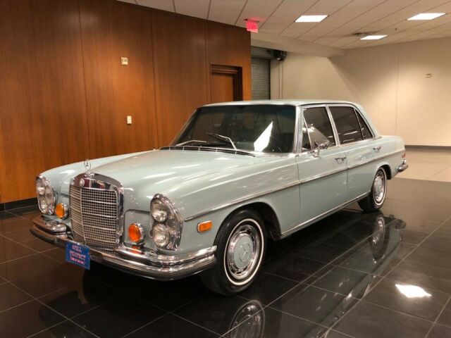 Mercedes-Benz 280 SE 1972 image number 25