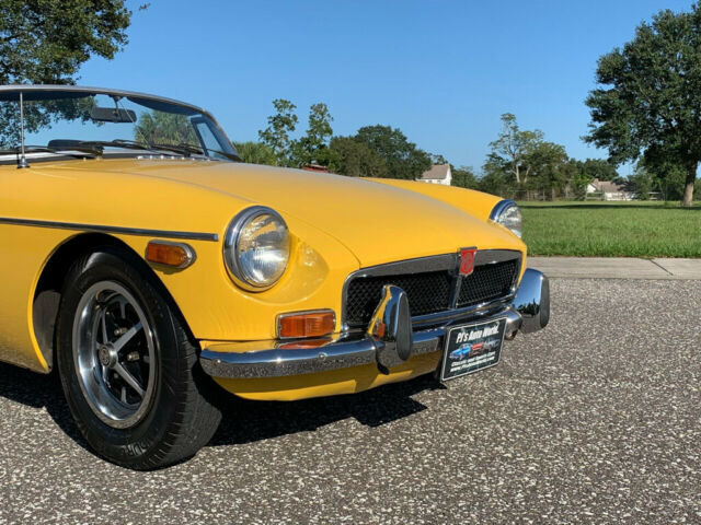 MG MGB 1972 image number 17