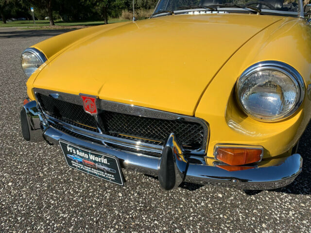 MG MGB 1972 image number 19