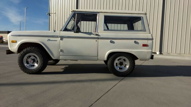 Ford Bronco 1975 image number 31