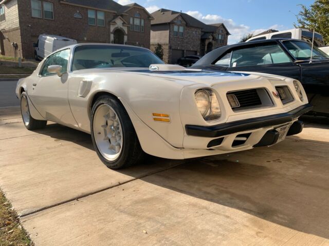 Pontiac Trans Am 1975 image number 23