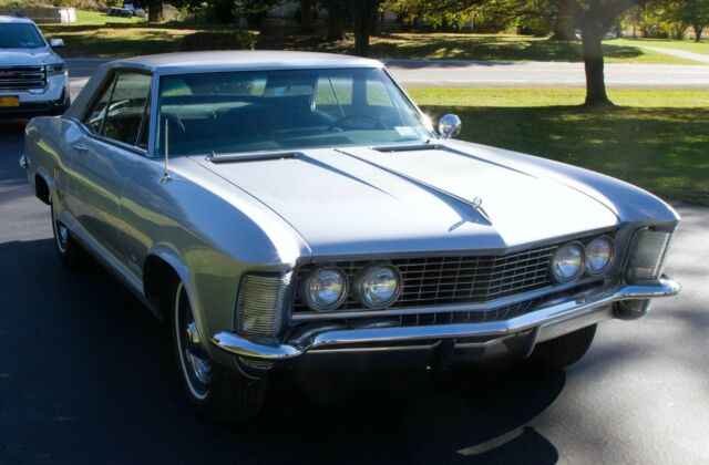 Buick Riviera 1964 image number 0