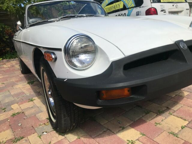 MG MGB 1979 image number 21