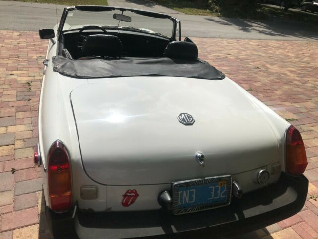 MG MGB 1979 image number 3