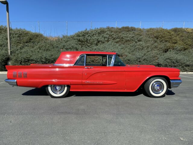 Ford Thunderbird 1960 image number 12