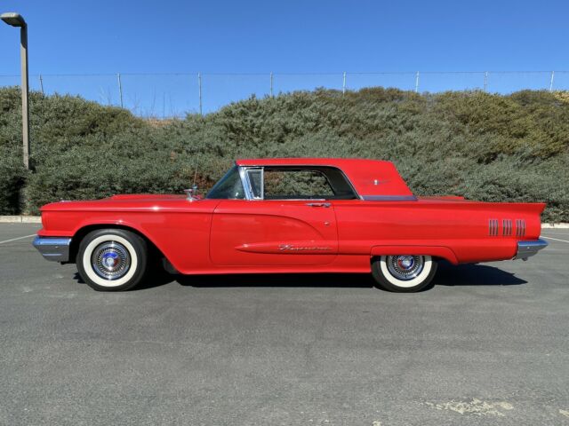 Ford Thunderbird 1960 image number 2