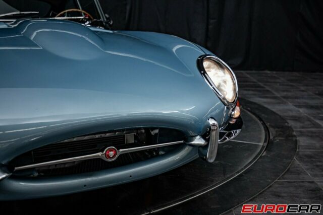 Jaguar E-Type 1966 image number 22