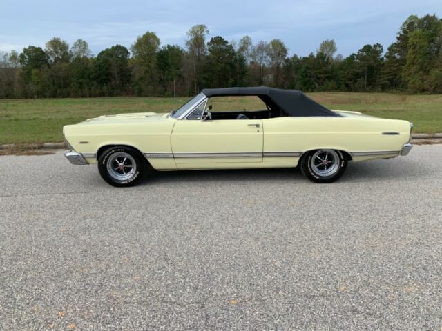 Ford Fairlane 1967 image number 1