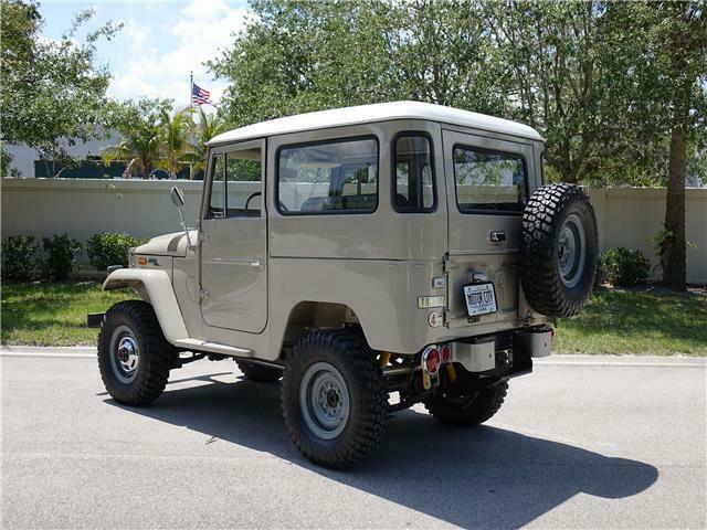 Toyota Land Cruiser 1971 image number 4