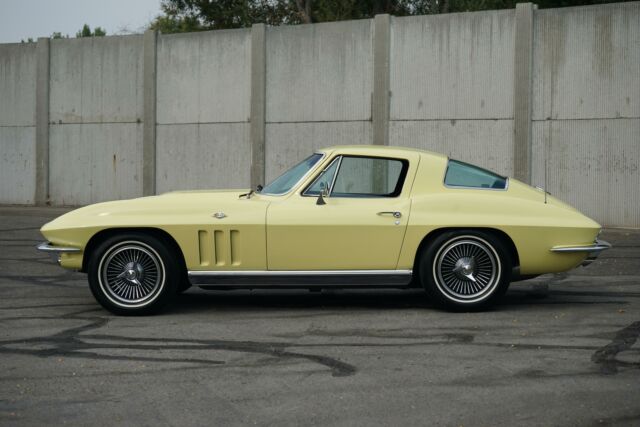 Chevrolet Corvette 1966 image number 16