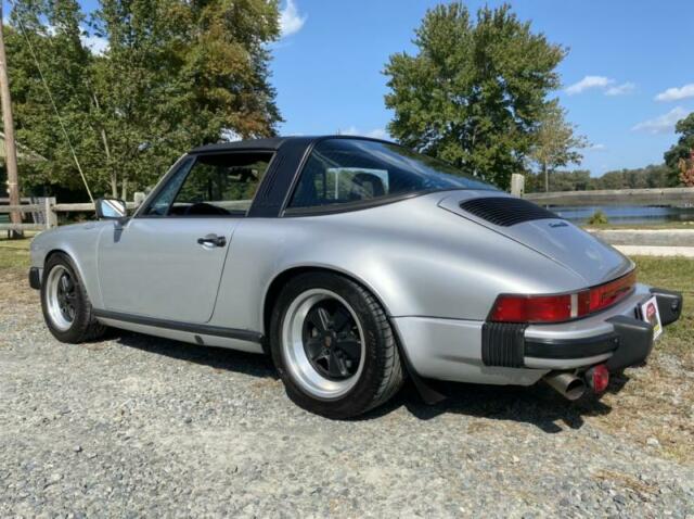 Porsche 911 1977 image number 2