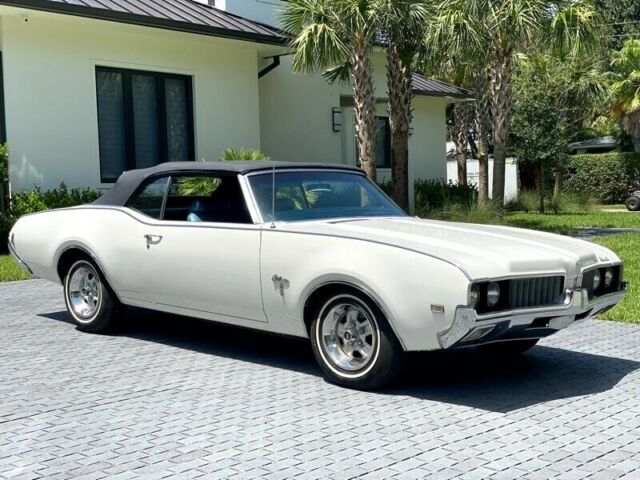 Oldsmobile Cutlass 1969 image number 2