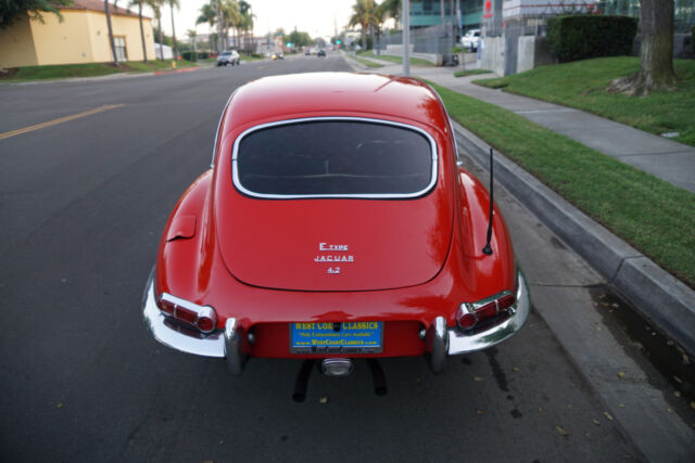 Jaguar E-Type 4.2L 6 cyl 2+2 5 spd manual Coupe 1968 image number 12