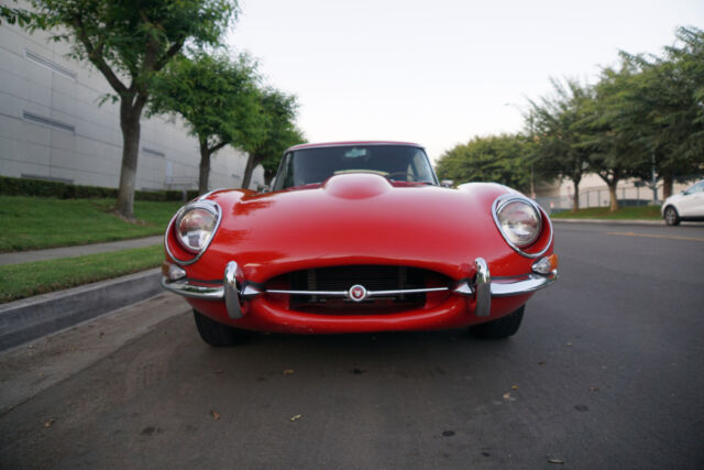 Jaguar E-Type 4.2L 6 cyl 2+2 5 spd manual Coupe 1968 image number 33