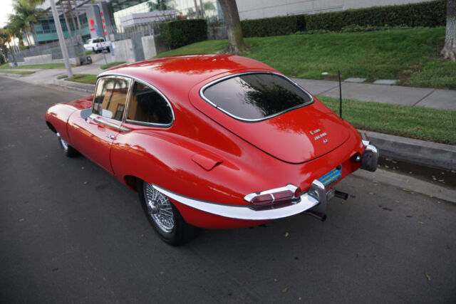 Jaguar E-Type 4.2L 6 cyl 2+2 5 spd manual Coupe 1968 image number 37