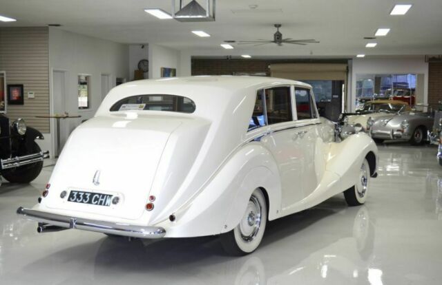 Rolls-Royce Silver Wraith 1951 image number 9