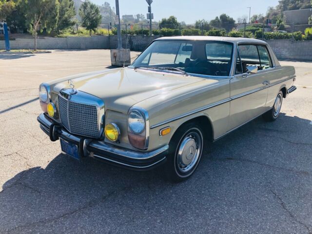 Mercedes-Benz 200-Series 1972 image number 1