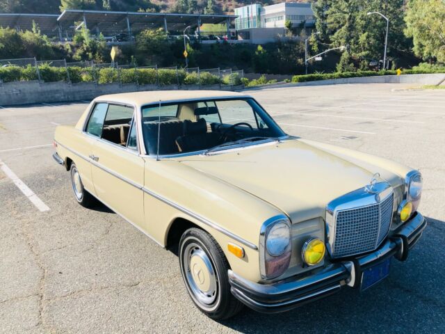 Mercedes-Benz 200-Series 1972 image number 15