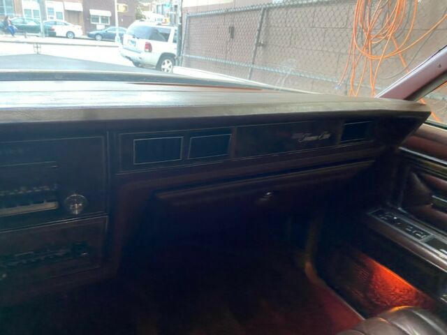 Lincoln Continental 1979 image number 24