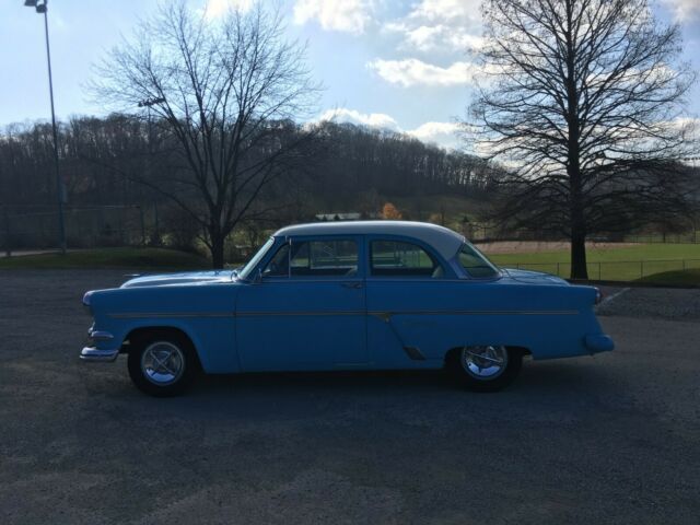 Ford Customline 1954 image number 0