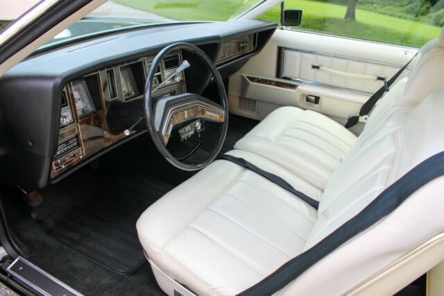 Lincoln Continental 1977 image number 16