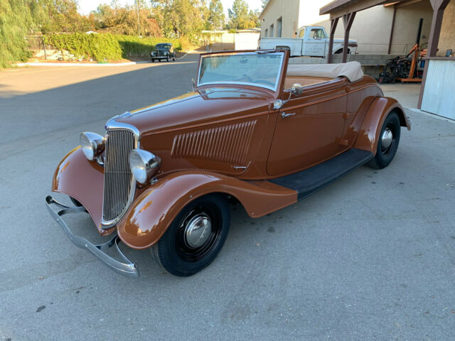 Ford Deluxe Cabriolet 1934 image number 1