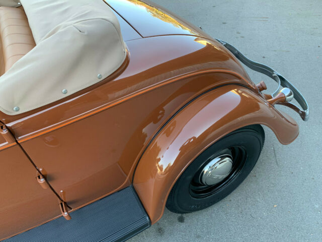 Ford Deluxe Cabriolet 1934 image number 14