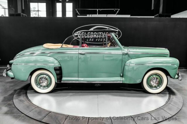 Ford Super Deluxe Convertible 1942 image number 21