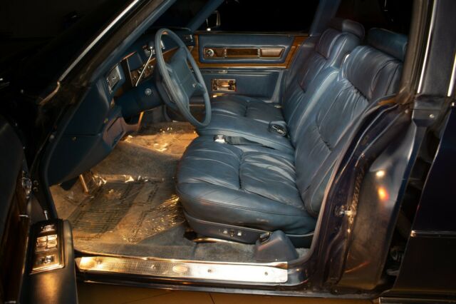 Cadillac Fleetwood 1975 image number 14