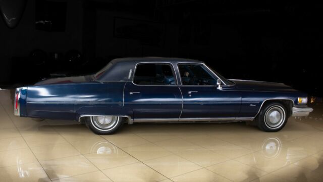 Cadillac Fleetwood 1975 image number 27