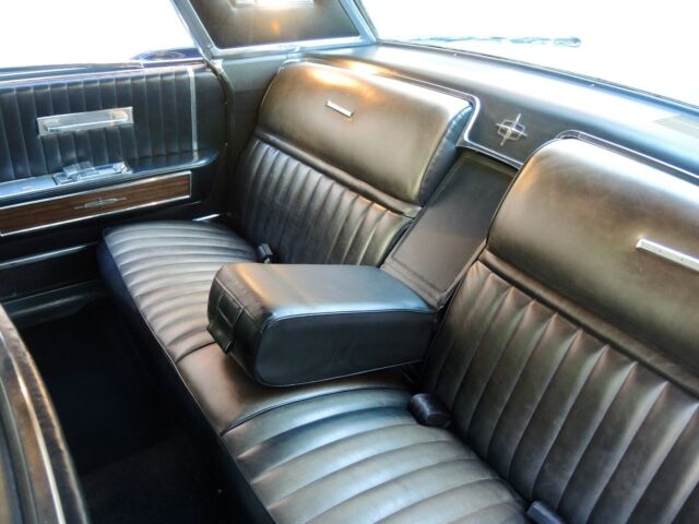 Lincoln Continental 1965 image number 10