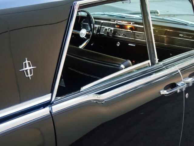 Lincoln Continental 1965 image number 2