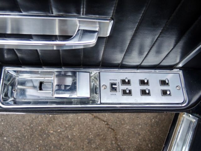 Lincoln Continental 1965 image number 31