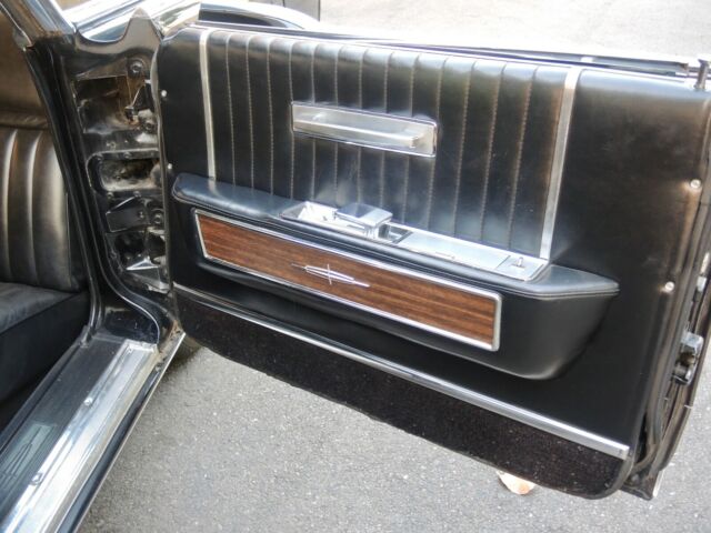 Lincoln Continental 1965 image number 32