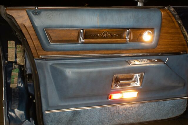 Cadillac Fleetwood 1975 image number 33