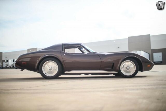 Chevrolet Corvette 1974 image number 32