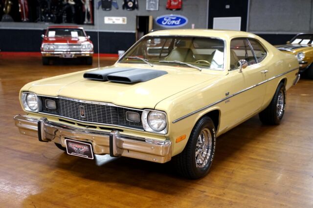 Plymouth Duster 1975 image number 13