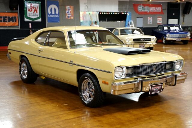 Plymouth Duster 1975 image number 7