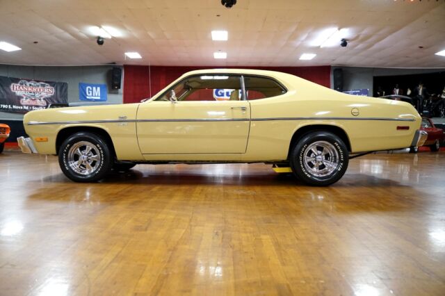 Plymouth Duster 1975 image number 9