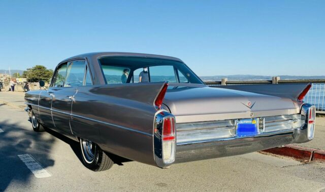 Cadillac DeVille Sedan 1963 image number 23