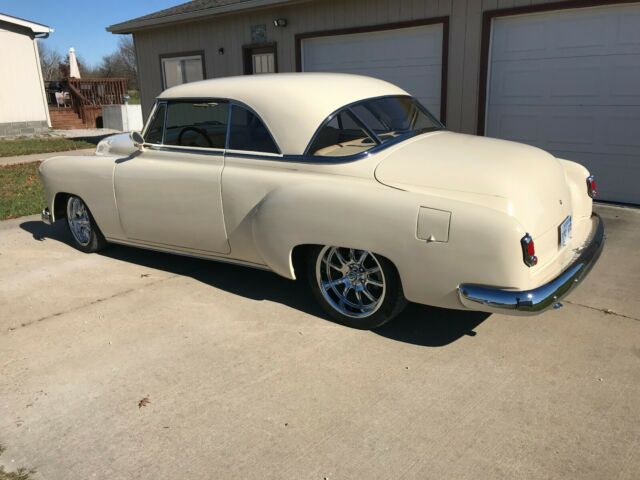 Chevrolet 2 Door Hardtop 1952 image number 1