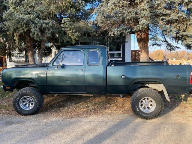 Dodge Power Wagon 1977 image number 1