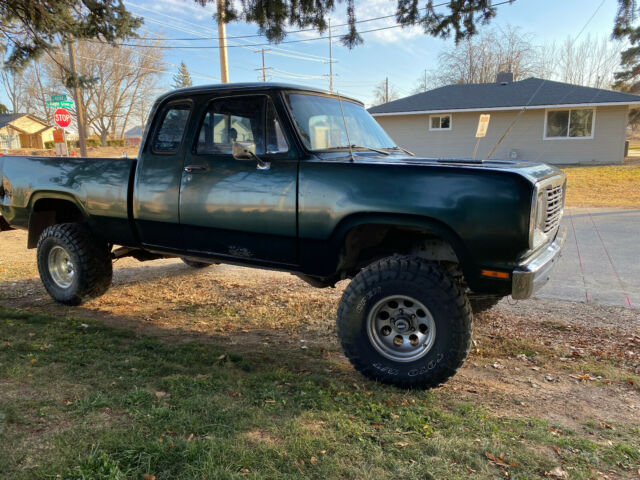 Dodge Power Wagon 1977 image number 2