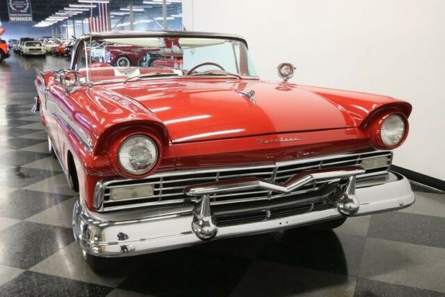 Ford Fairlane 1957 image number 18