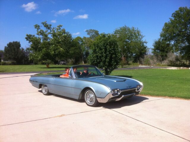 Ford Thunderbird 1962 image number 0