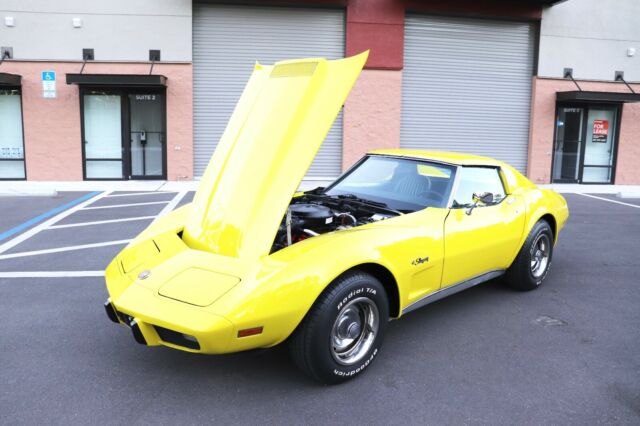 Chevrolet Corvette 1976 image number 17