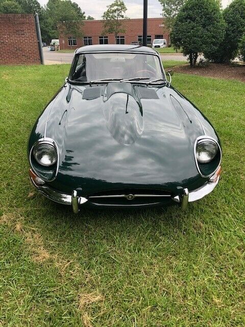 Jaguar E-Type 1968 image number 2